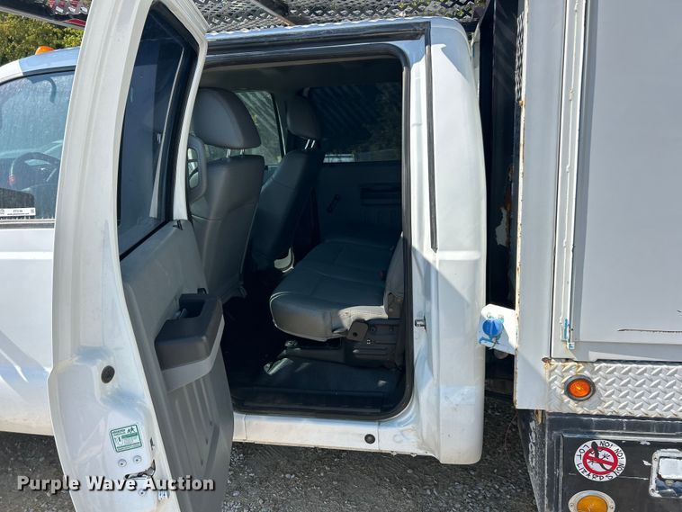 image for item ET3186 2011 Ford F550 Super Duty Crew Cab flatbed truck