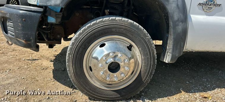 image for item ET3186 2011 Ford F550 Super Duty Crew Cab flatbed truck