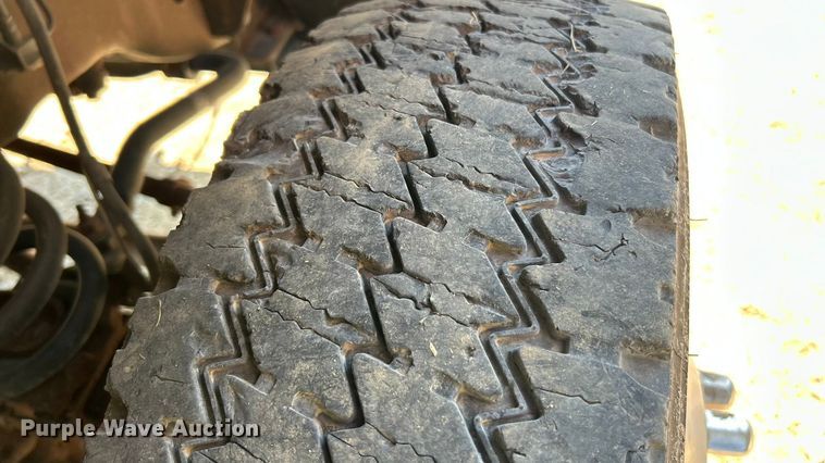 image for item ET3186 2011 Ford F550 Super Duty Crew Cab flatbed truck