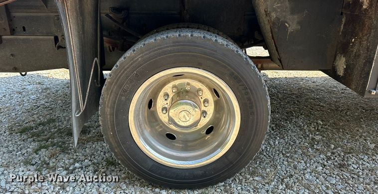 image for item ET3186 2011 Ford F550 Super Duty Crew Cab flatbed truck