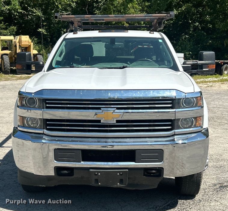 image for item ET3481 2016 Chevrolet Silverado 3500HD Crew Cab utility bed pickup truck