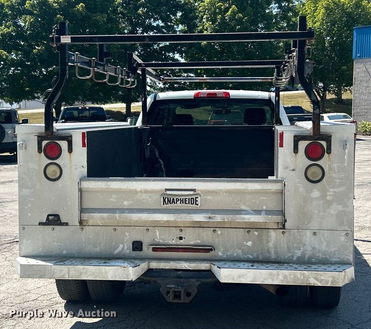 image for item ET3481 2016 Chevrolet Silverado 3500HD Crew Cab utility bed pickup truck