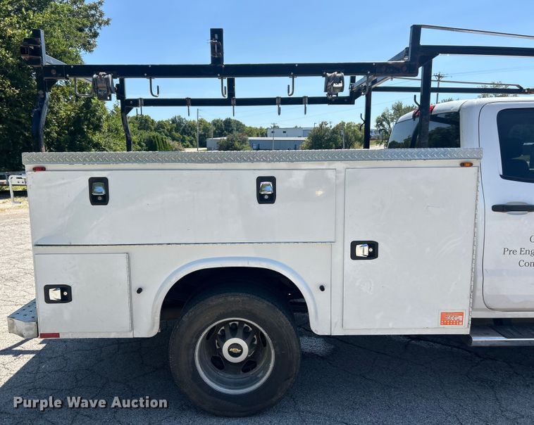 image for item ET3481 2016 Chevrolet Silverado 3500HD Crew Cab utility bed pickup truck