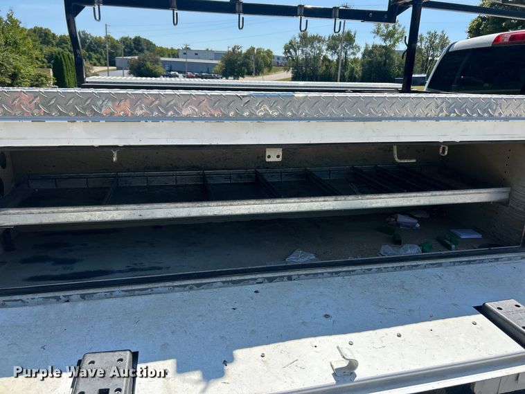 image for item ET3481 2016 Chevrolet Silverado 3500HD Crew Cab utility bed pickup truck