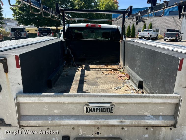 image for item ET3481 2016 Chevrolet Silverado 3500HD Crew Cab utility bed pickup truck