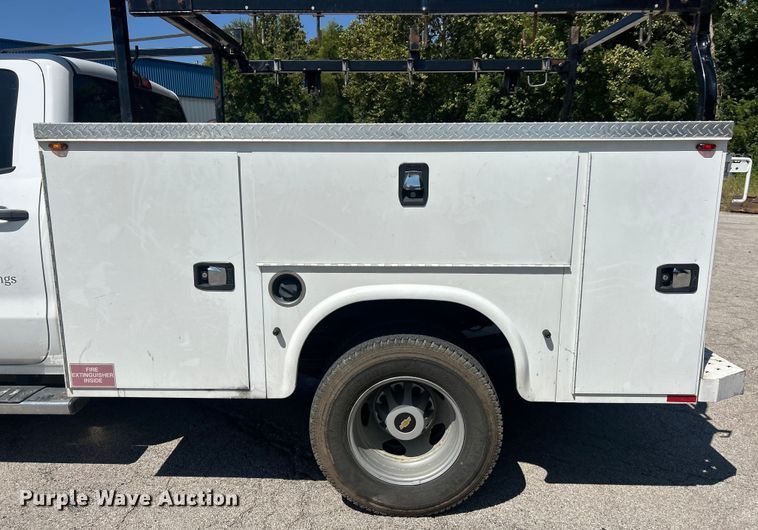 image for item ET3481 2016 Chevrolet Silverado 3500HD Crew Cab utility bed pickup truck