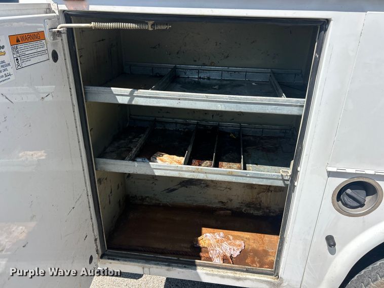 image for item ET3481 2016 Chevrolet Silverado 3500HD Crew Cab utility bed pickup truck