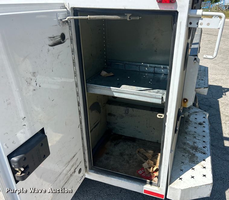 image for item ET3481 2016 Chevrolet Silverado 3500HD Crew Cab utility bed pickup truck