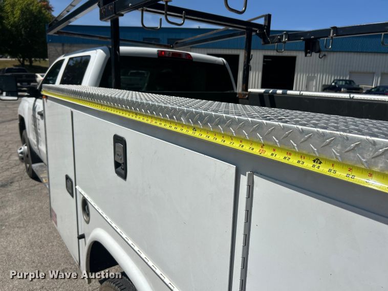 image for item ET3481 2016 Chevrolet Silverado 3500HD Crew Cab utility bed pickup truck