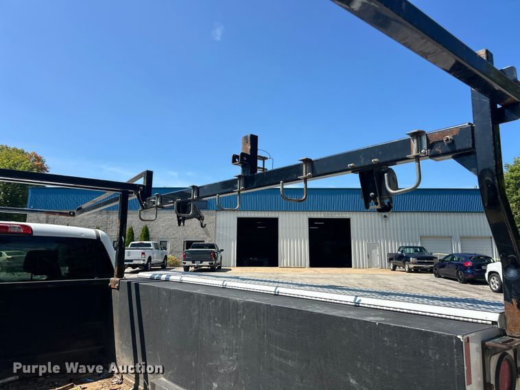 image for item ET3481 2016 Chevrolet Silverado 3500HD Crew Cab utility bed pickup truck