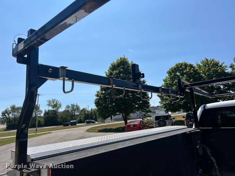 image for item ET3481 2016 Chevrolet Silverado 3500HD Crew Cab utility bed pickup truck