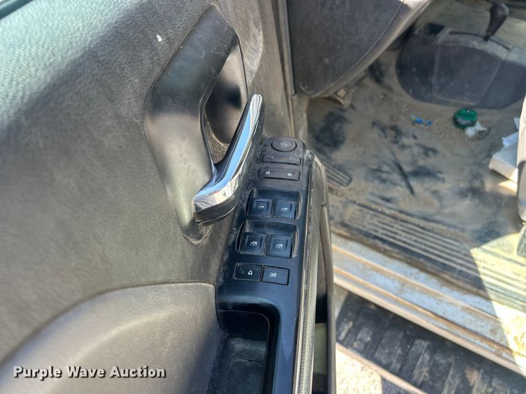 image for item ET3481 2016 Chevrolet Silverado 3500HD Crew Cab utility bed pickup truck