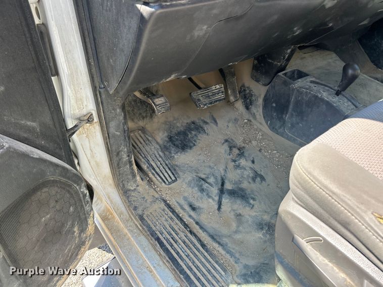 image for item ET3481 2016 Chevrolet Silverado 3500HD Crew Cab utility bed pickup truck