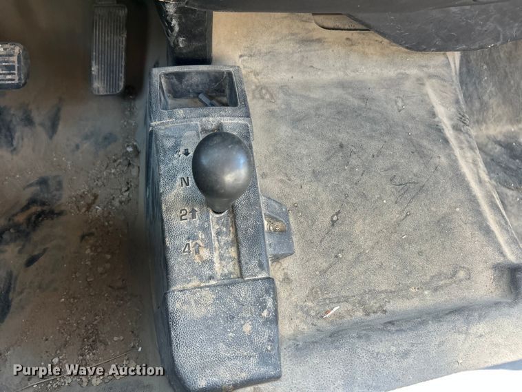 image for item ET3481 2016 Chevrolet Silverado 3500HD Crew Cab utility bed pickup truck