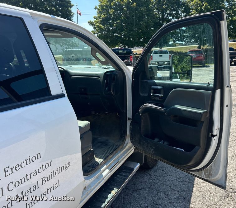 image for item ET3481 2016 Chevrolet Silverado 3500HD Crew Cab utility bed pickup truck