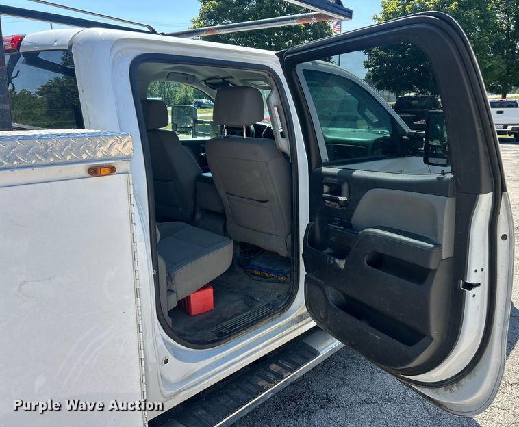 image for item ET3481 2016 Chevrolet Silverado 3500HD Crew Cab utility bed pickup truck