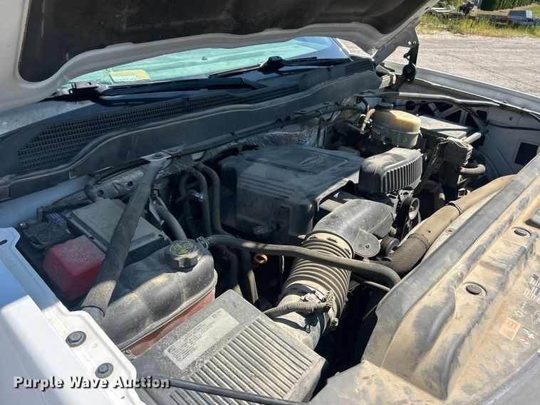 image for item ET3481 2016 Chevrolet Silverado 3500HD Crew Cab utility bed pickup truck