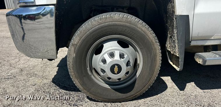 image for item ET3481 2016 Chevrolet Silverado 3500HD Crew Cab utility bed pickup truck