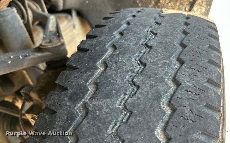 image for item ET3481 2016 Chevrolet Silverado 3500HD Crew Cab utility bed pickup truck