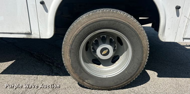 image for item ET3481 2016 Chevrolet Silverado 3500HD Crew Cab utility bed pickup truck