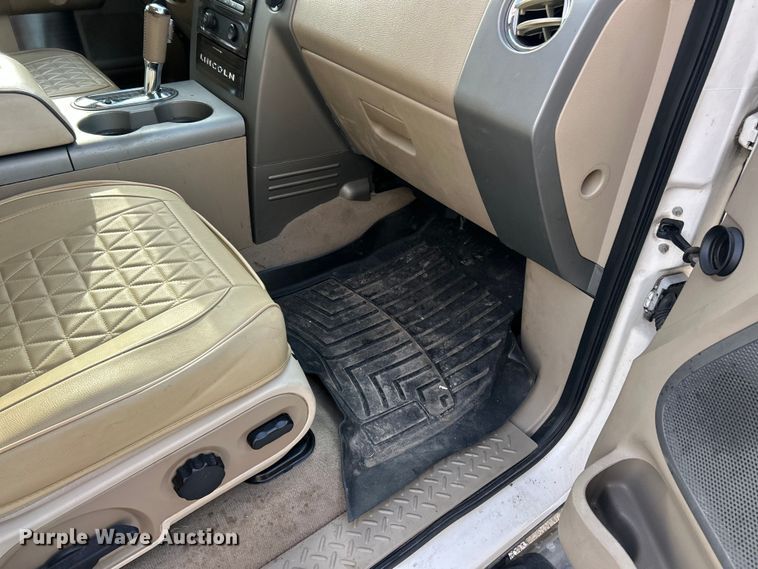 image for item ET3483 2007 Lincoln Mark LT SuperCrew pickup truck