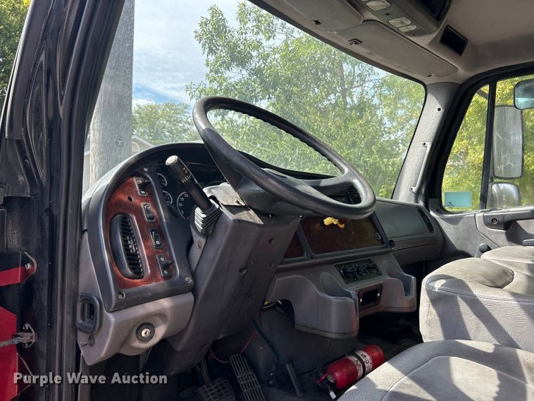 image for item ET3488 2006 Freightliner Business Class M2 refrigerated truck