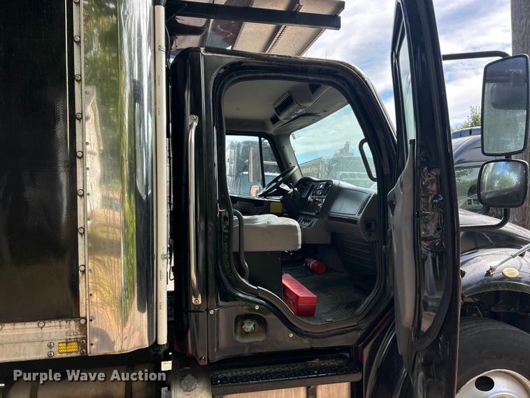 image for item ET3488 2006 Freightliner Business Class M2 refrigerated truck