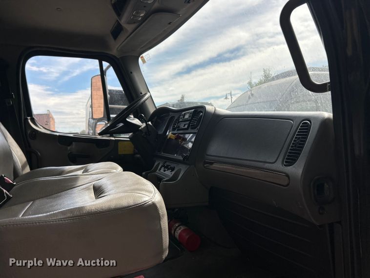 image for item ET3488 2006 Freightliner Business Class M2 refrigerated truck