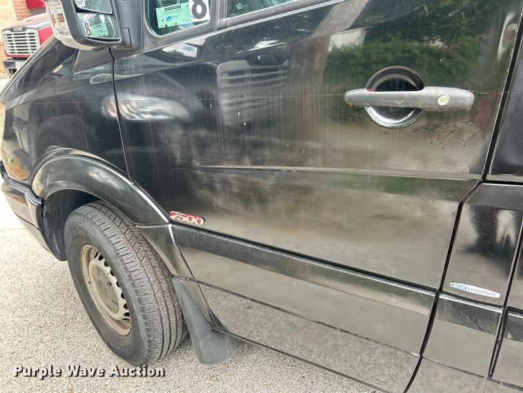 image for item ET3489 2012 Mercedes-Benz Sprinter 2500 refrigerated Van