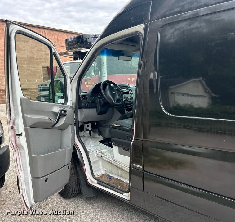 image for item ET3489 2012 Mercedes-Benz Sprinter 2500 refrigerated Van