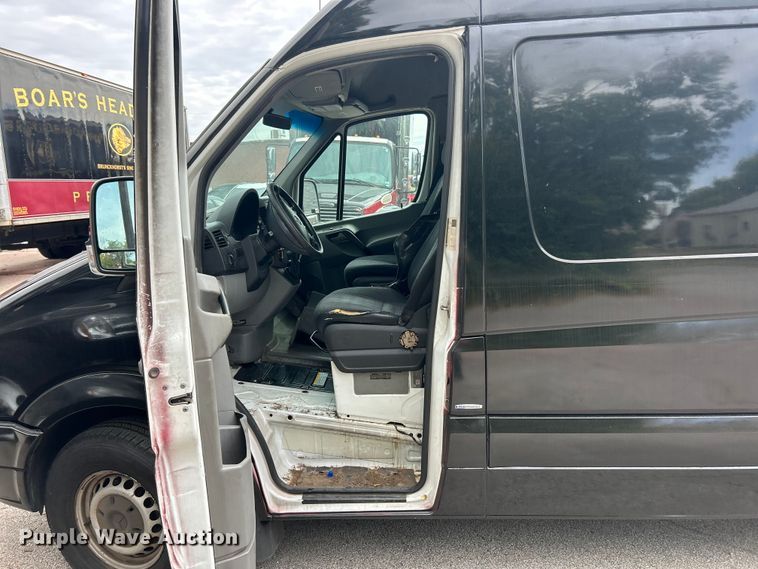 image for item ET3489 2012 Mercedes-Benz Sprinter 2500 refrigerated Van