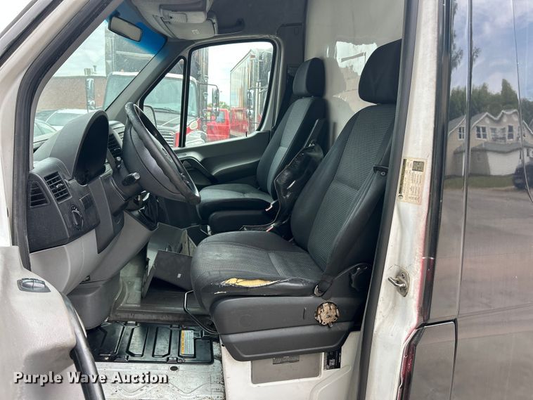 image for item ET3489 2012 Mercedes-Benz Sprinter 2500 refrigerated Van