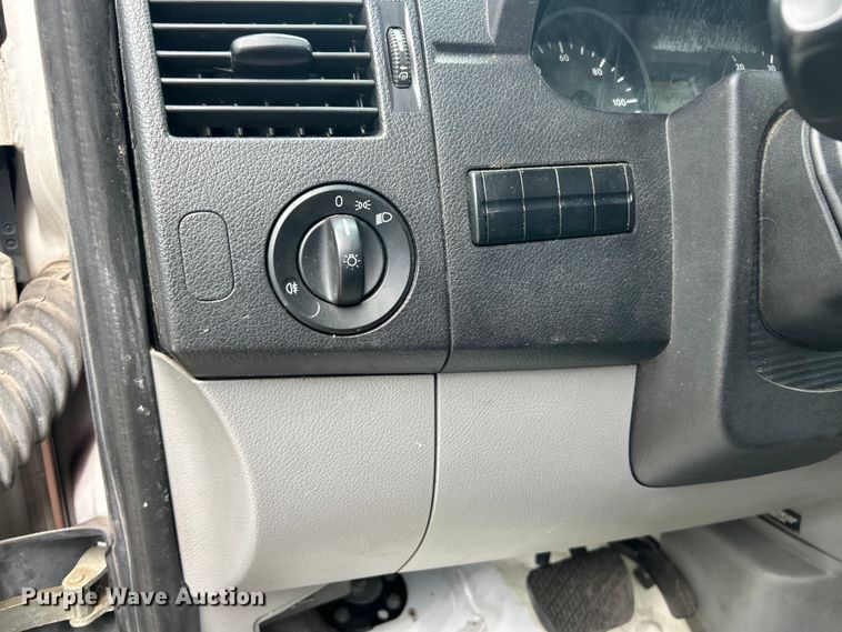 image for item ET3489 2012 Mercedes-Benz Sprinter 2500 refrigerated Van