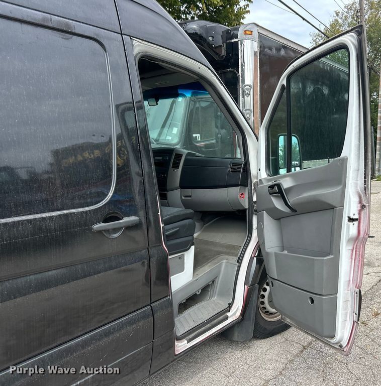 image for item ET3489 2012 Mercedes-Benz Sprinter 2500 refrigerated Van