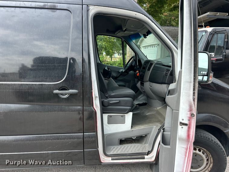image for item ET3489 2012 Mercedes-Benz Sprinter 2500 refrigerated Van