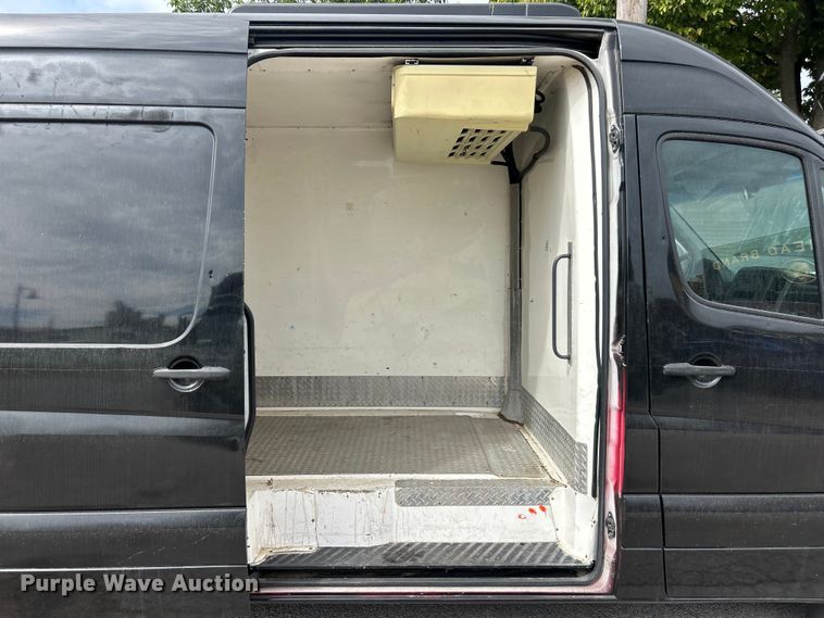 image for item ET3489 2012 Mercedes-Benz Sprinter 2500 refrigerated Van
