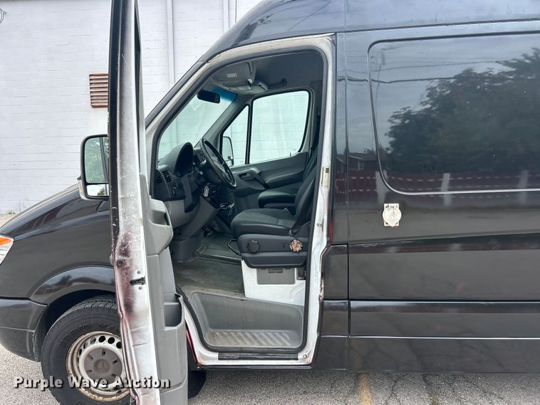 image for item ET3490 2013 Mercedes-Benz Sprinter 2500 refrigerated van