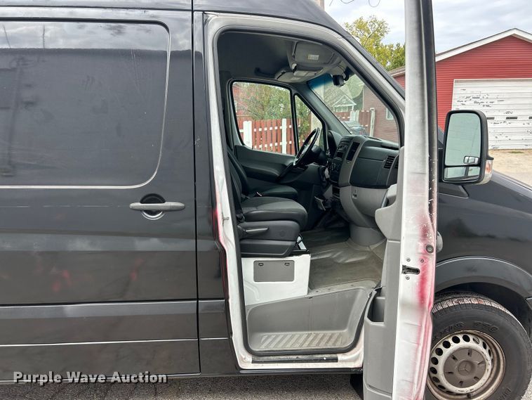 image for item ET3490 2013 Mercedes-Benz Sprinter 2500 refrigerated van