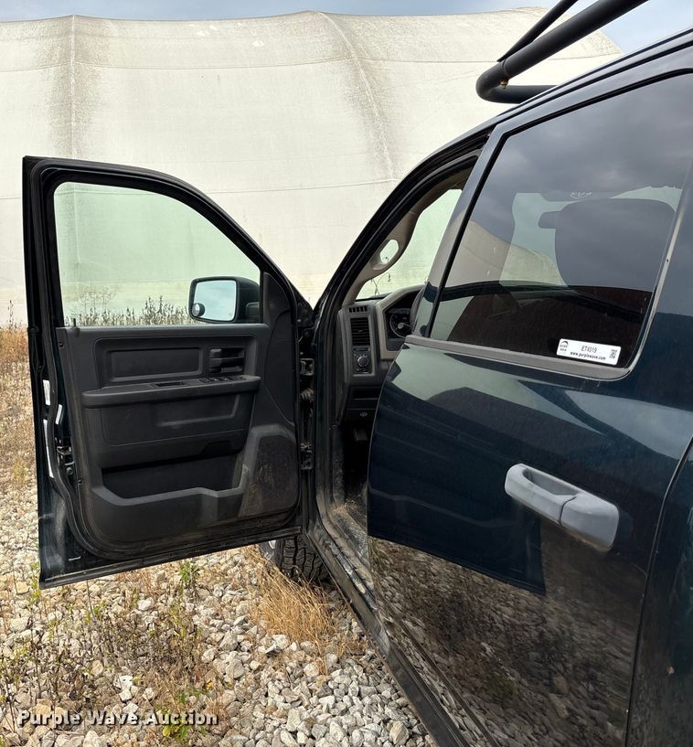 image for item ET4519 2011 Dodge Ram 1500 Crew Cab pickup truck