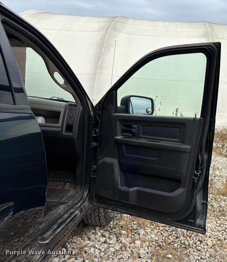 image for item ET4519 2011 Dodge Ram 1500 Crew Cab pickup truck