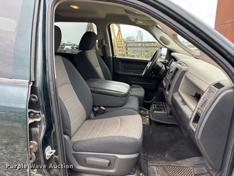 image for item ET4519 2011 Dodge Ram 1500 Crew Cab pickup truck