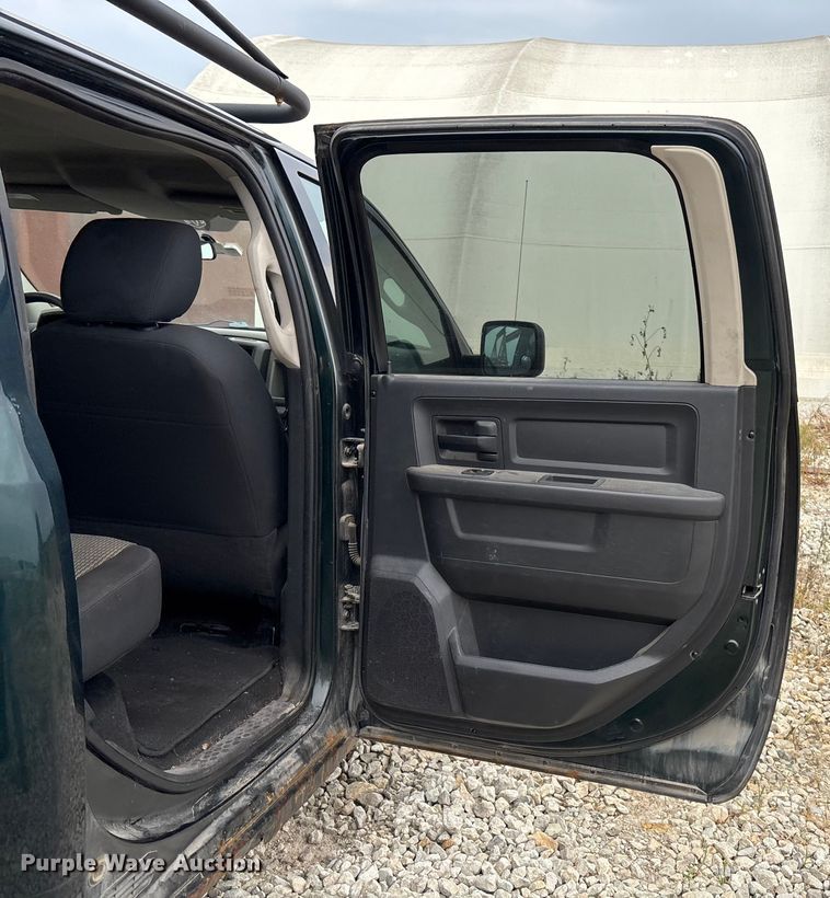image for item ET4519 2011 Dodge Ram 1500 Crew Cab pickup truck