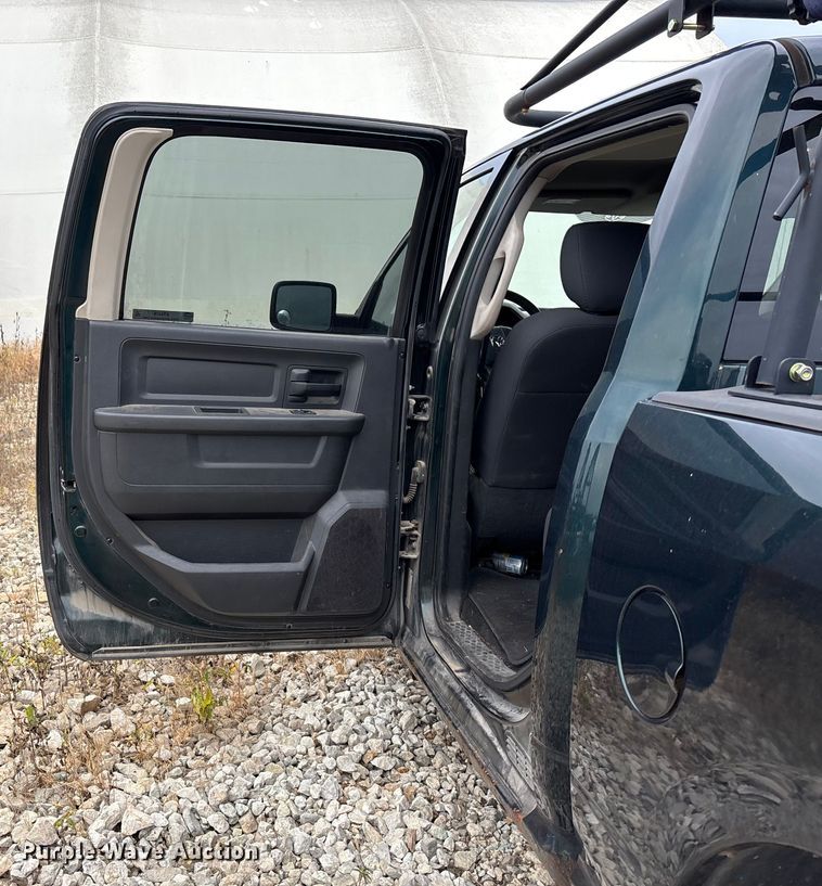 image for item ET4519 2011 Dodge Ram 1500 Crew Cab pickup truck