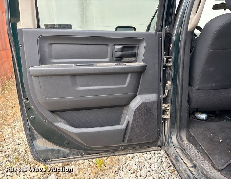 image for item ET4519 2011 Dodge Ram 1500 Crew Cab pickup truck