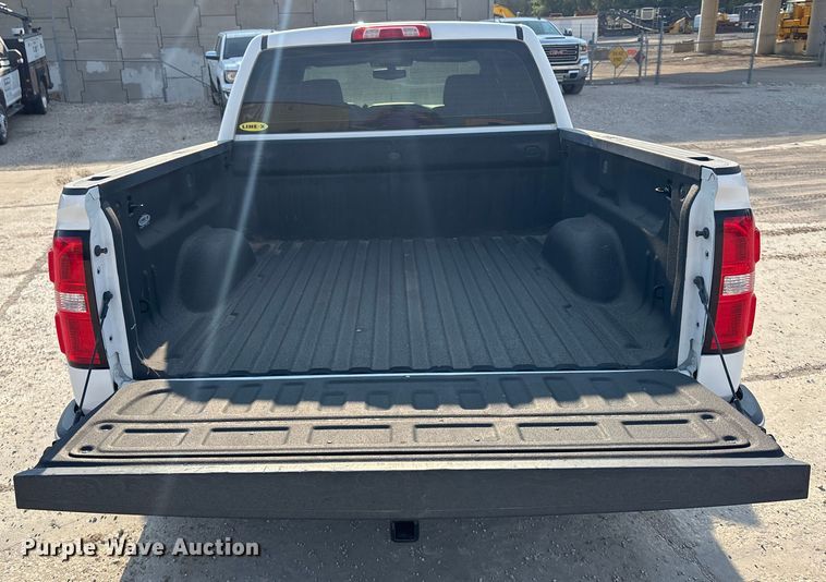 image for item ET4523 2018 GMC Sierra 1500 Crew Cab pickup truck