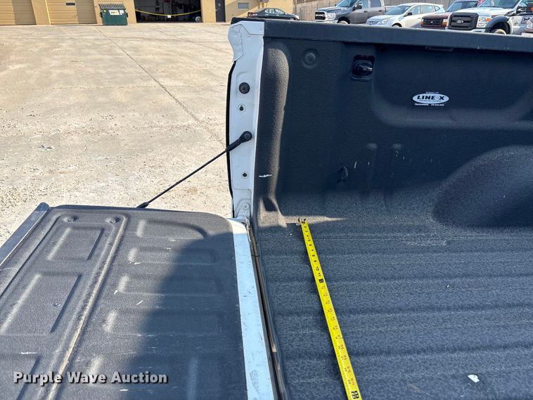 image for item ET4523 2018 GMC Sierra 1500 Crew Cab pickup truck