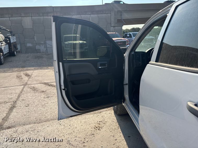 image for item ET4523 2018 GMC Sierra 1500 Crew Cab pickup truck