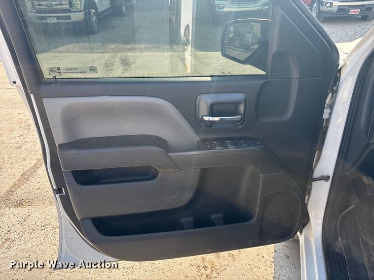 image for item ET4523 2018 GMC Sierra 1500 Crew Cab pickup truck