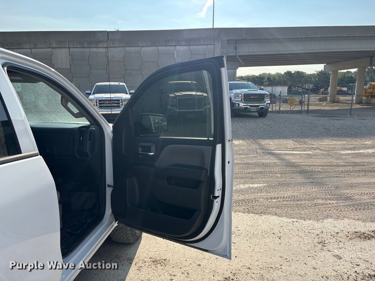 image for item ET4523 2018 GMC Sierra 1500 Crew Cab pickup truck