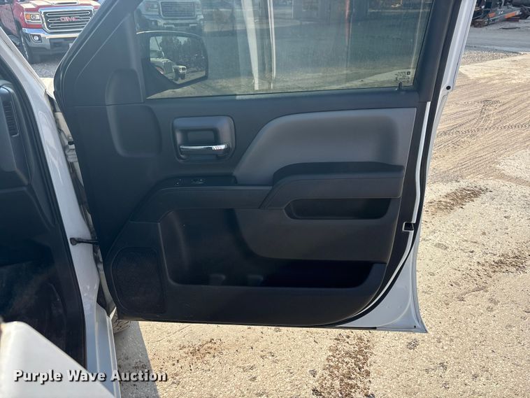 image for item ET4523 2018 GMC Sierra 1500 Crew Cab pickup truck